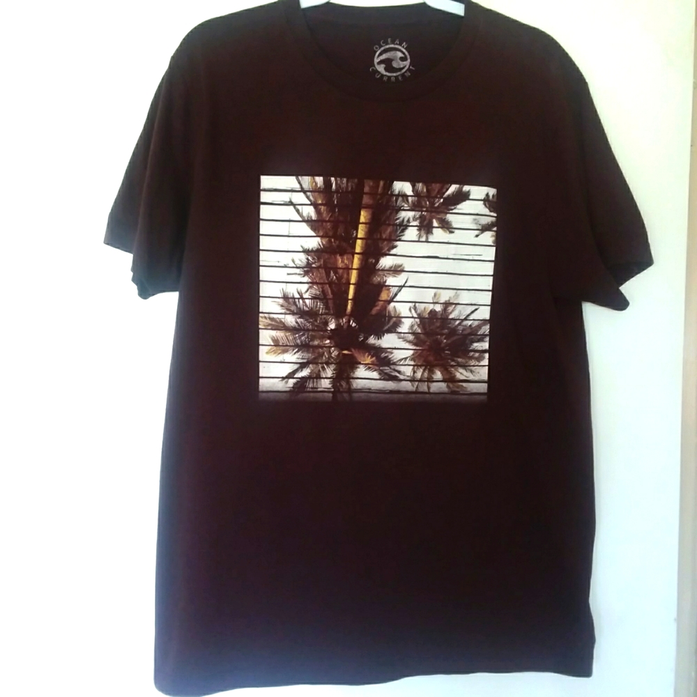 OCEAN CURRENT tee shirt in size large.  Mens.